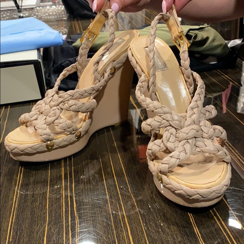 Tan roberto cavalli wedges